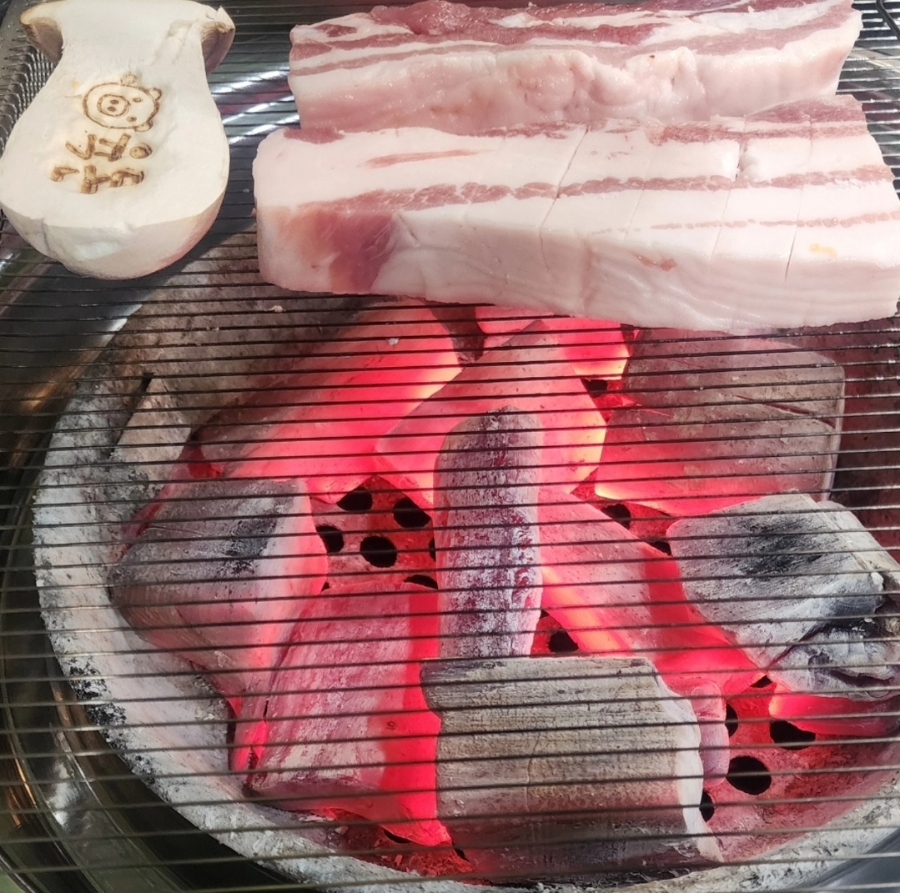 육돈숯불구이 이미지