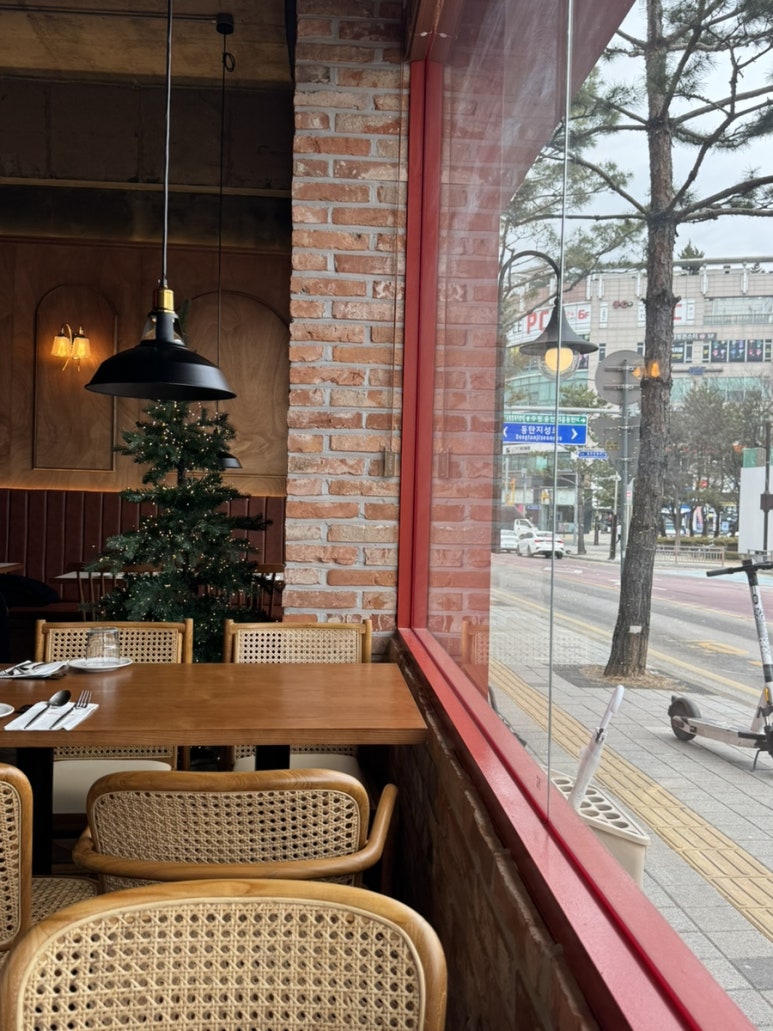 웬즈데이동탄 이미지