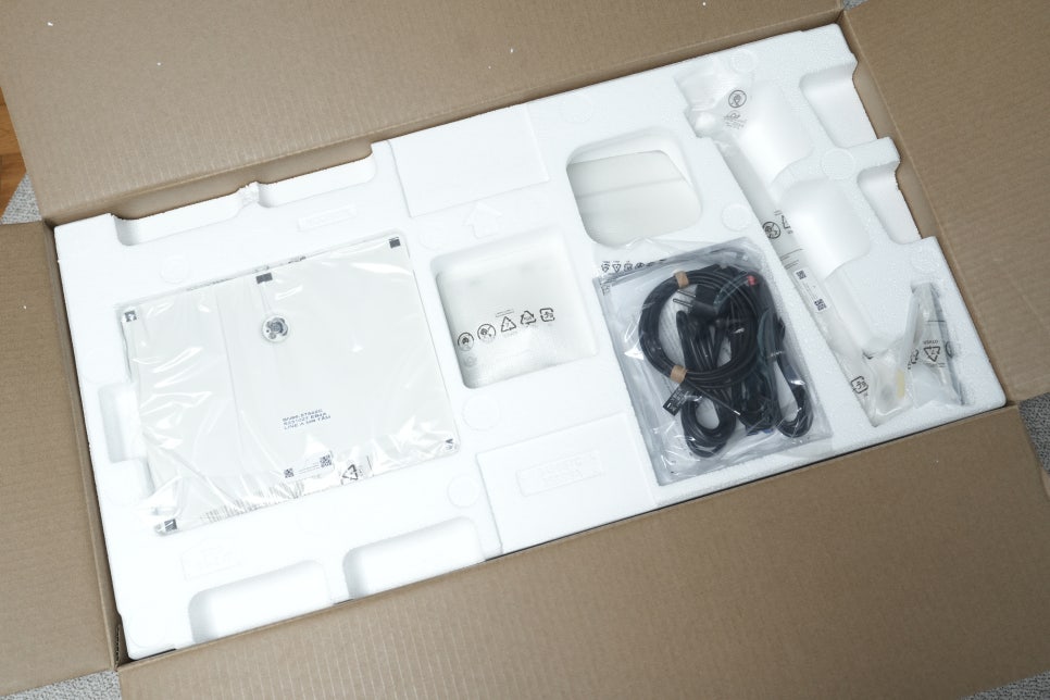 삼성 34인치 모니터  뷰피니티 S6 S34C650T '가성비 울트라와이드 썬더볼트 모니터 노트북과 듀얼모니터 활용 이미지 4