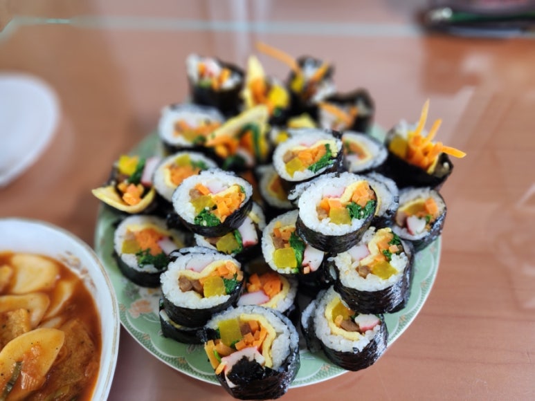 김밥먹을래 이미지