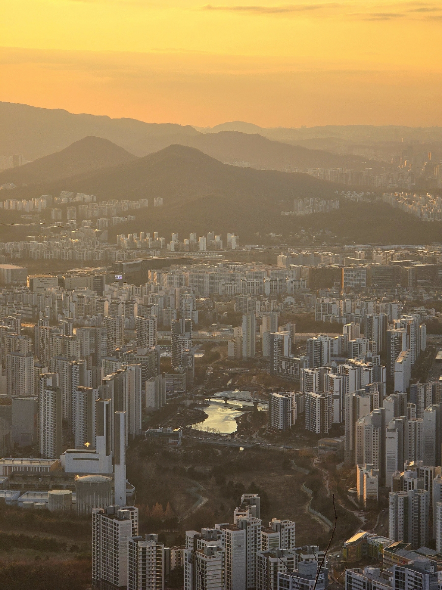 멀리보이는 아차산과 불암산 이미지