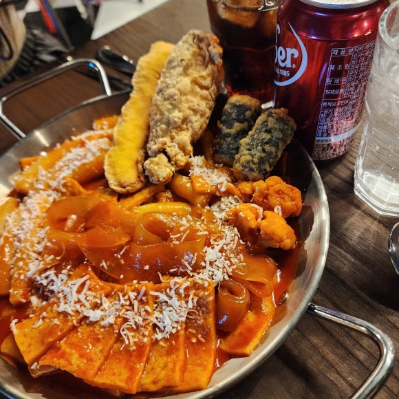 라운지 앤 펍 이미지
