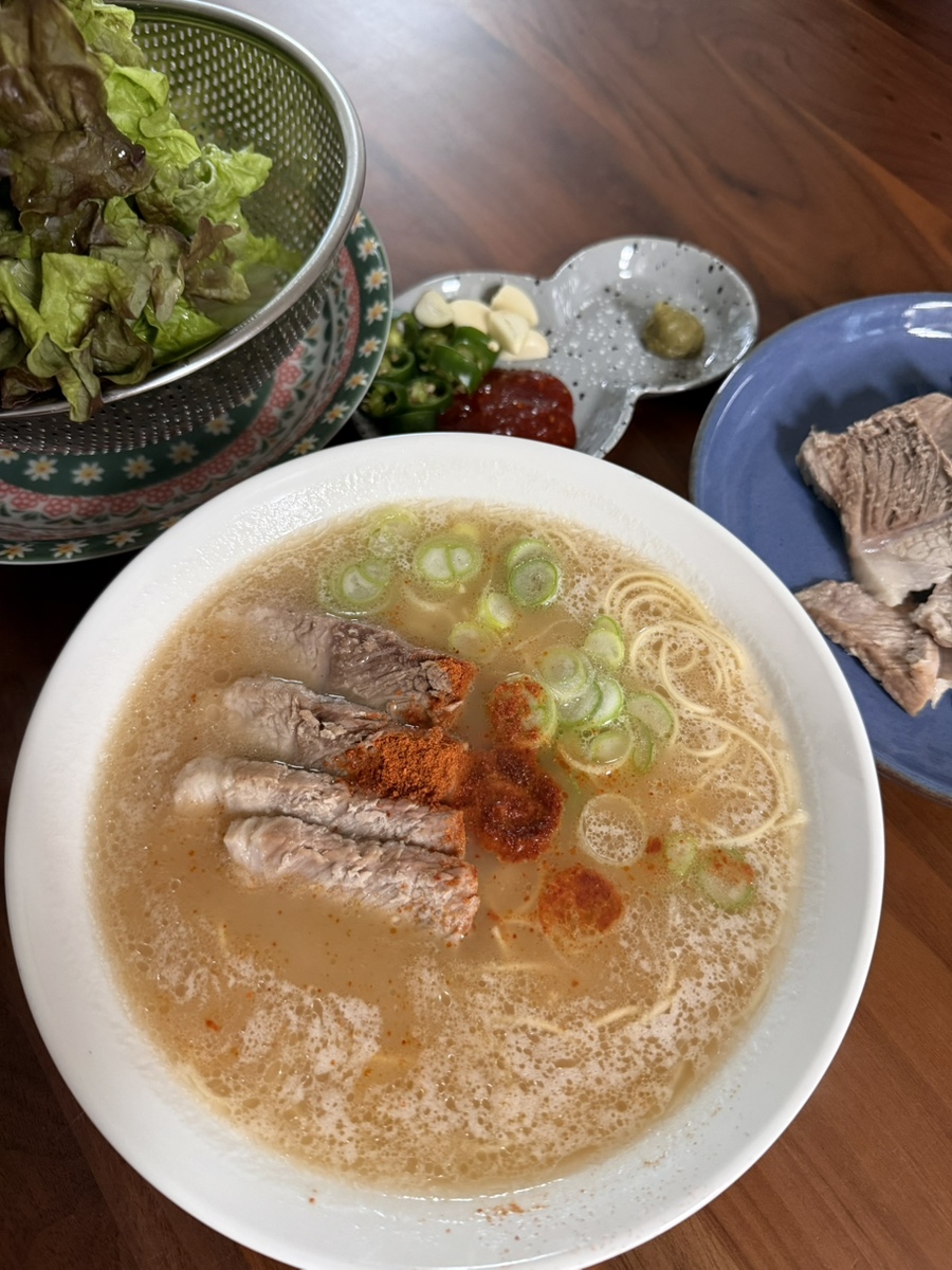 욱이수육 이미지
