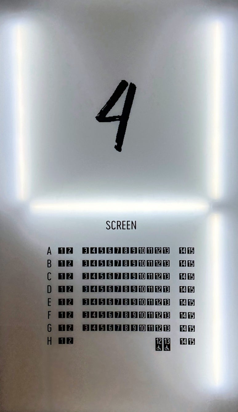 롯데시네마 4관 이미지