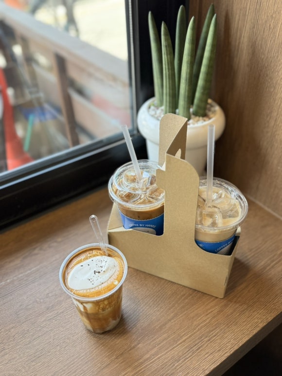 커피바이핸즈 이미지