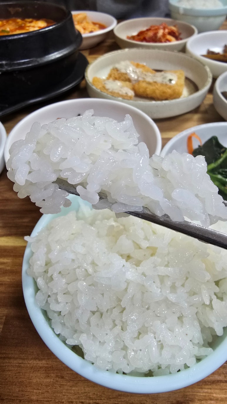 갓 지은 식탁 이미지