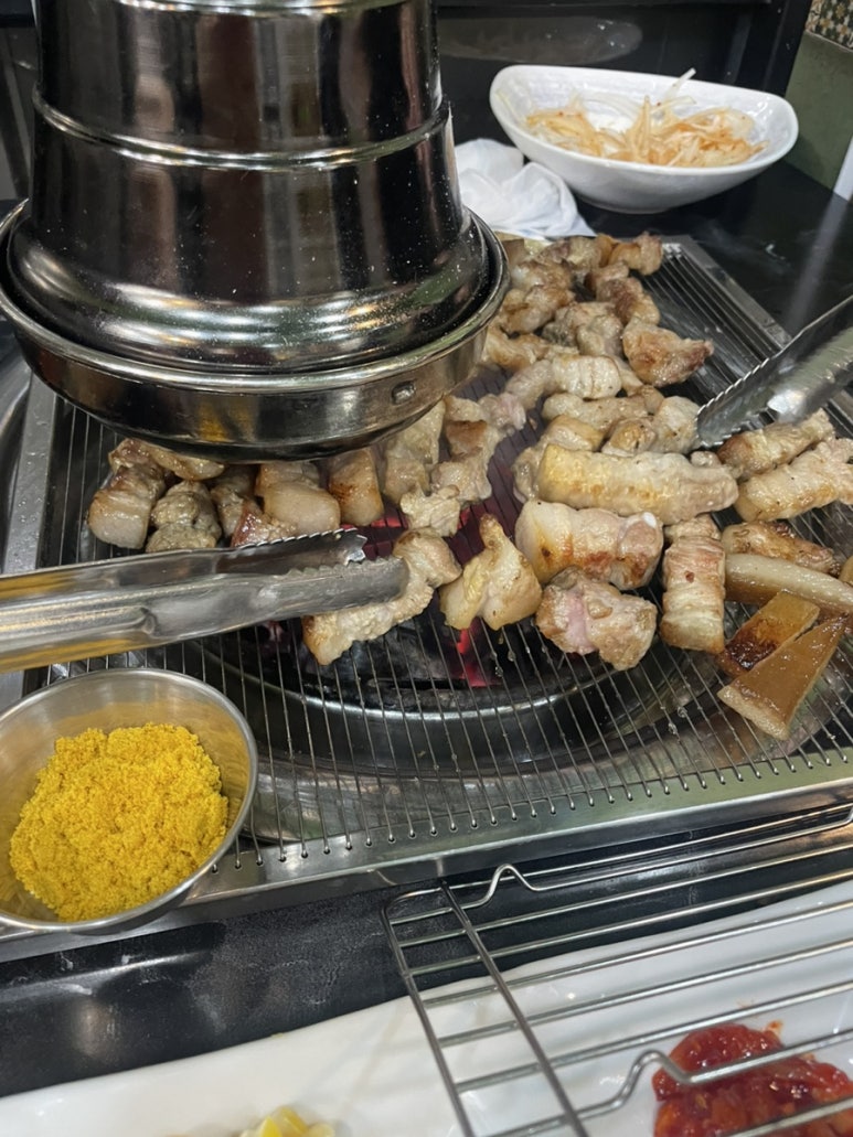 육돈숯불구이 이미지