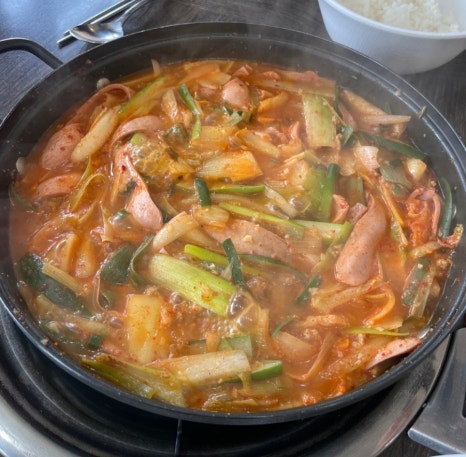 푸짐한옛날부대찌개 이미지