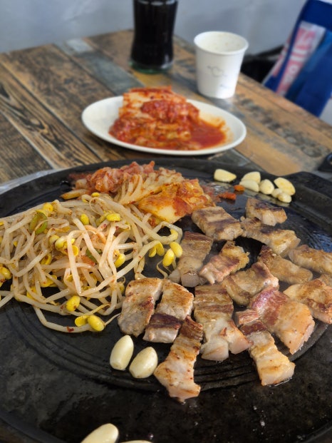 장터솥뚜껑삼겹살 이미지