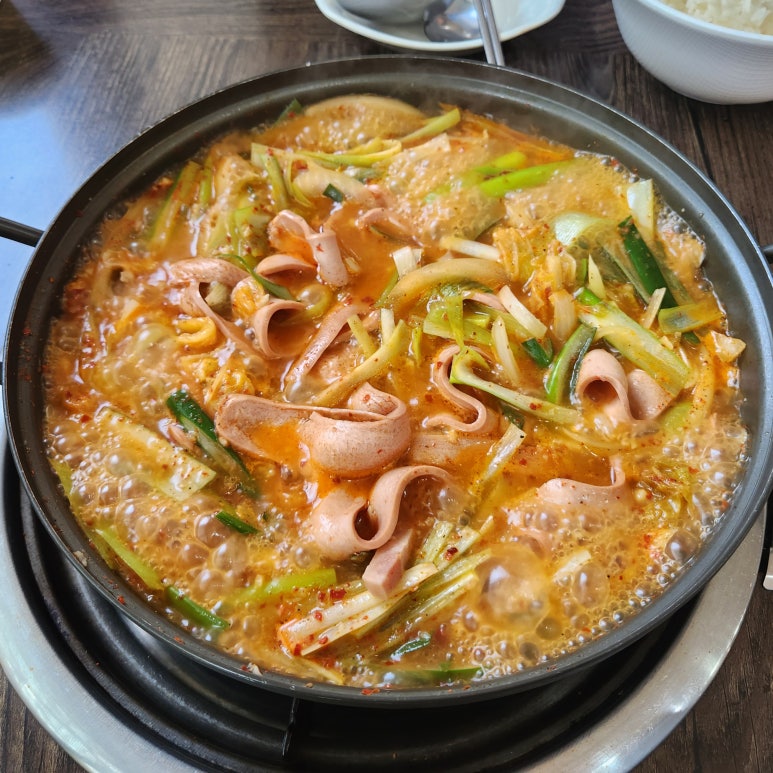 푸짐한옛날부대찌개 이미지
