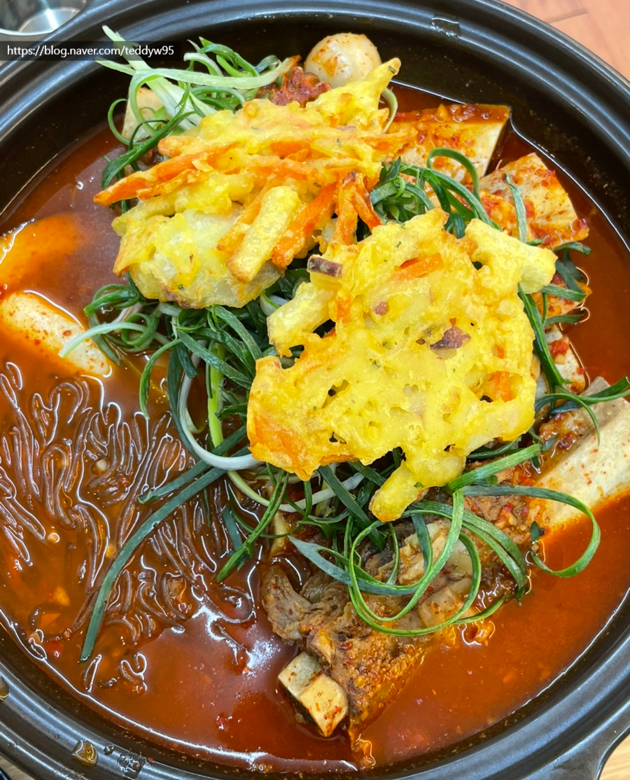 홍칼라소갈비찜 이미지