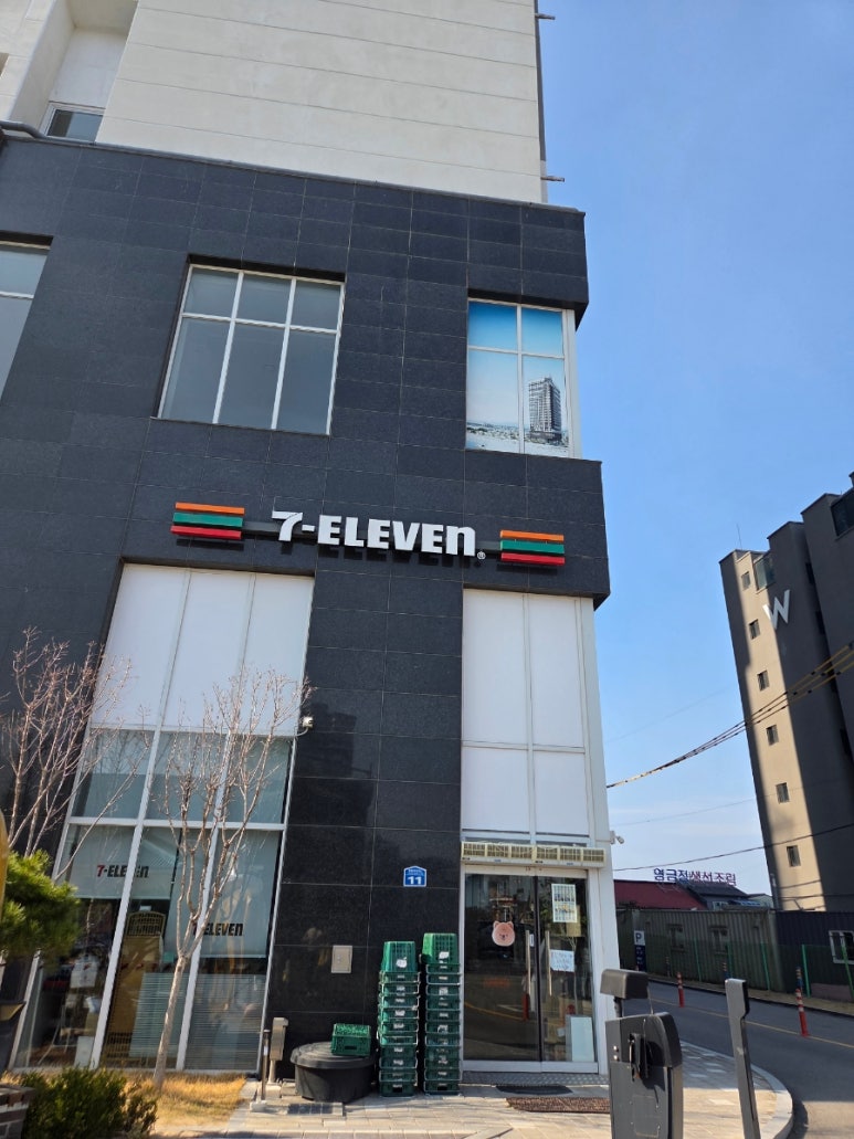 어반스테이속초등대해변 이미지
