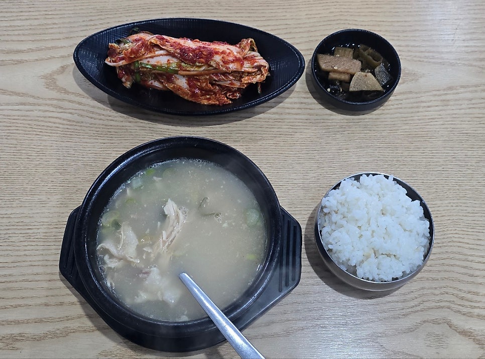 토종닭곰탕 이미지