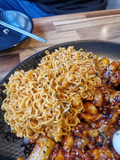 꼬꼬아찌숯불치킨 이미지