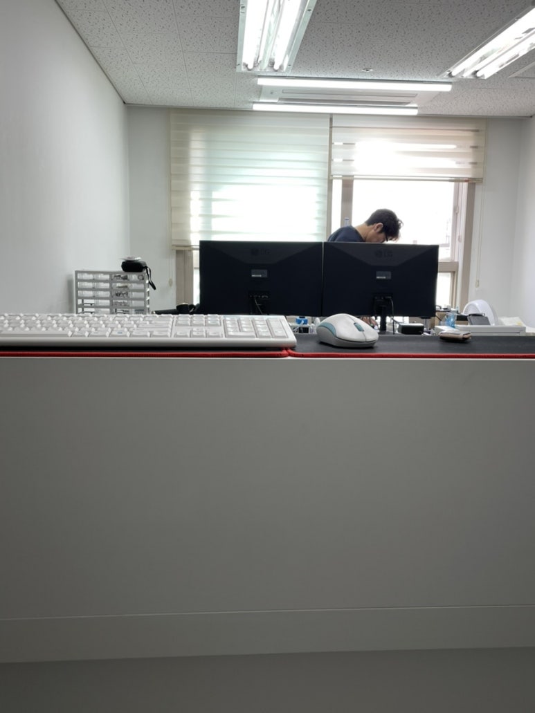 폰고쳐 이미지