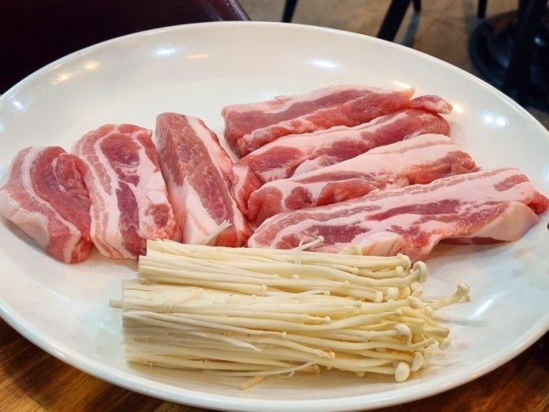 삼겹살구워서 이미지