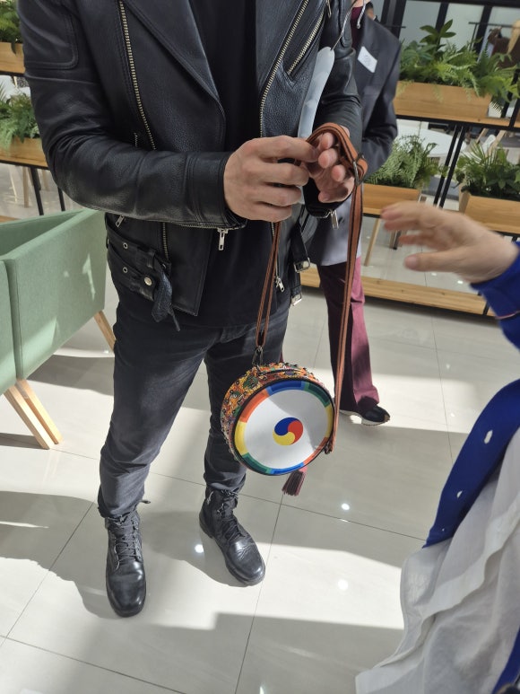 영 에이전시 이미지