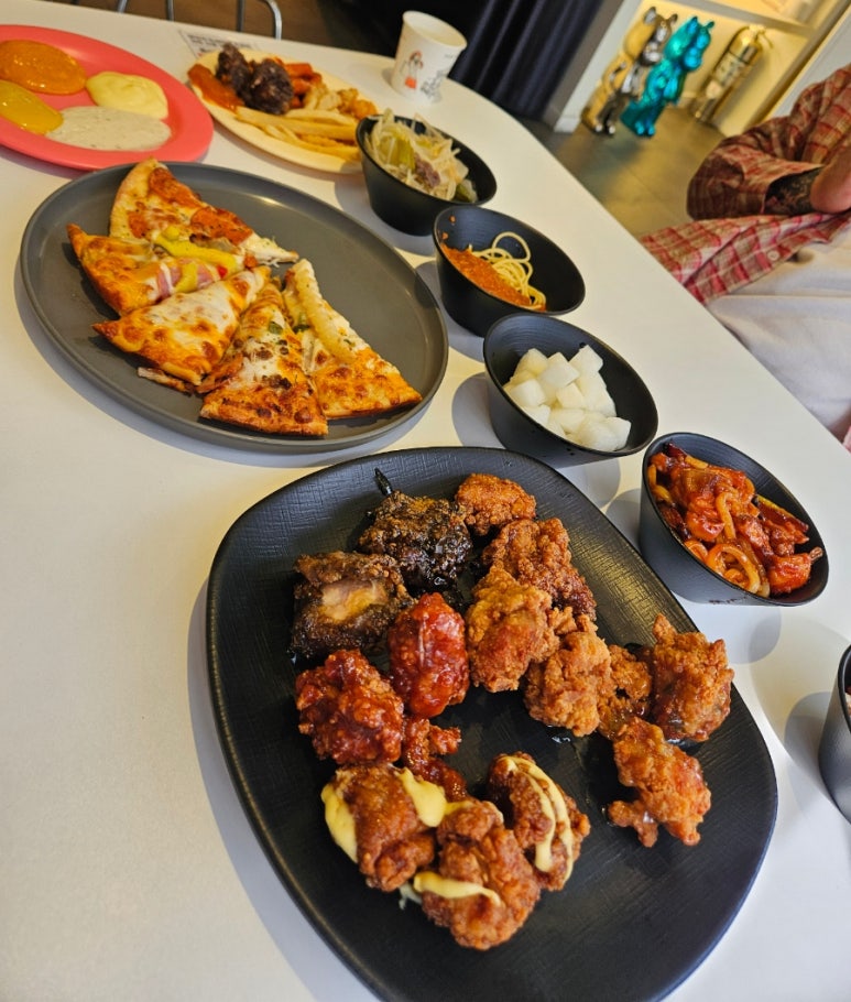 투가이즈치킨&피자 이미지