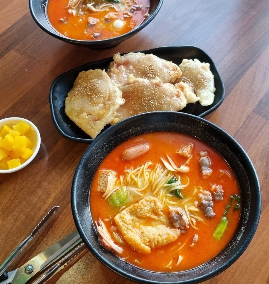 피슈마라홍탕 신촌점 이미지