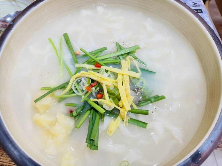 이유간백년칼국수 이미지