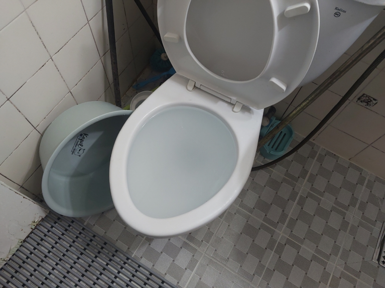 변기막힘 이미지