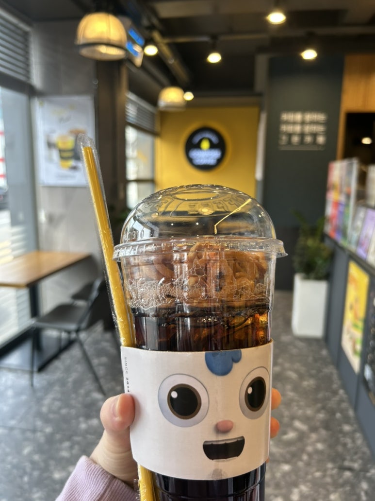 컴포즈커피대구퀸스로드점 이미지