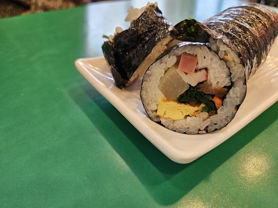 토마토김밥 이미지