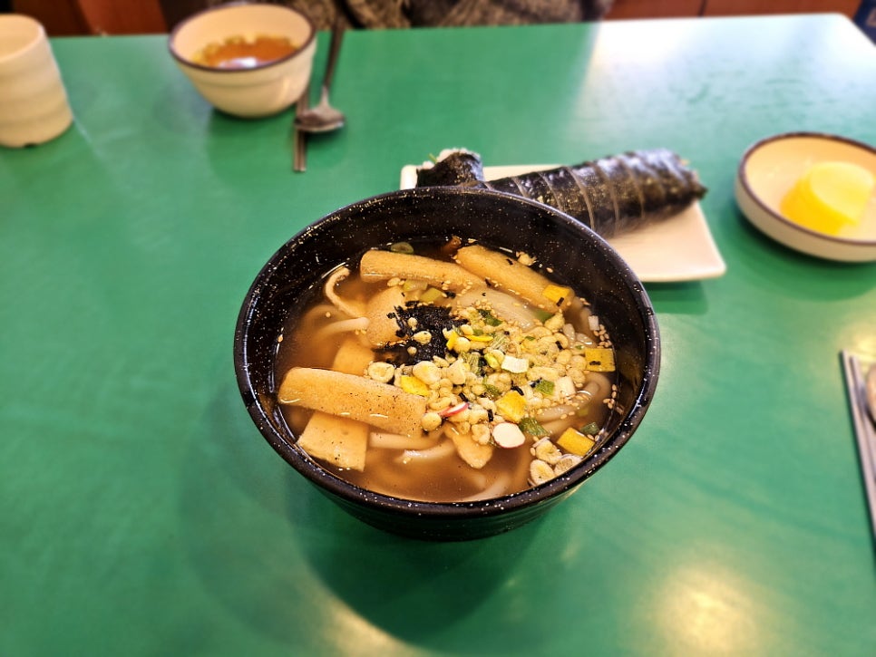 토마토김밥 이미지