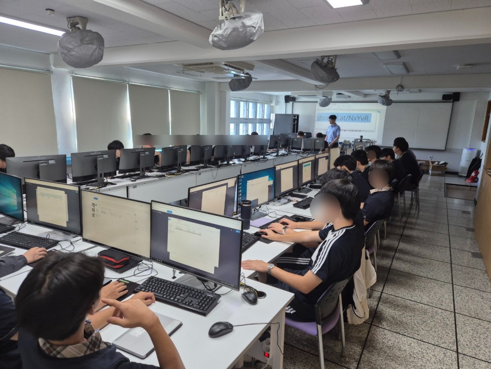 해동고등학교 (부산 사하구) · 고등 · 파이썬 기초 · AI 인공지능 · 햄스터 로봇코딩