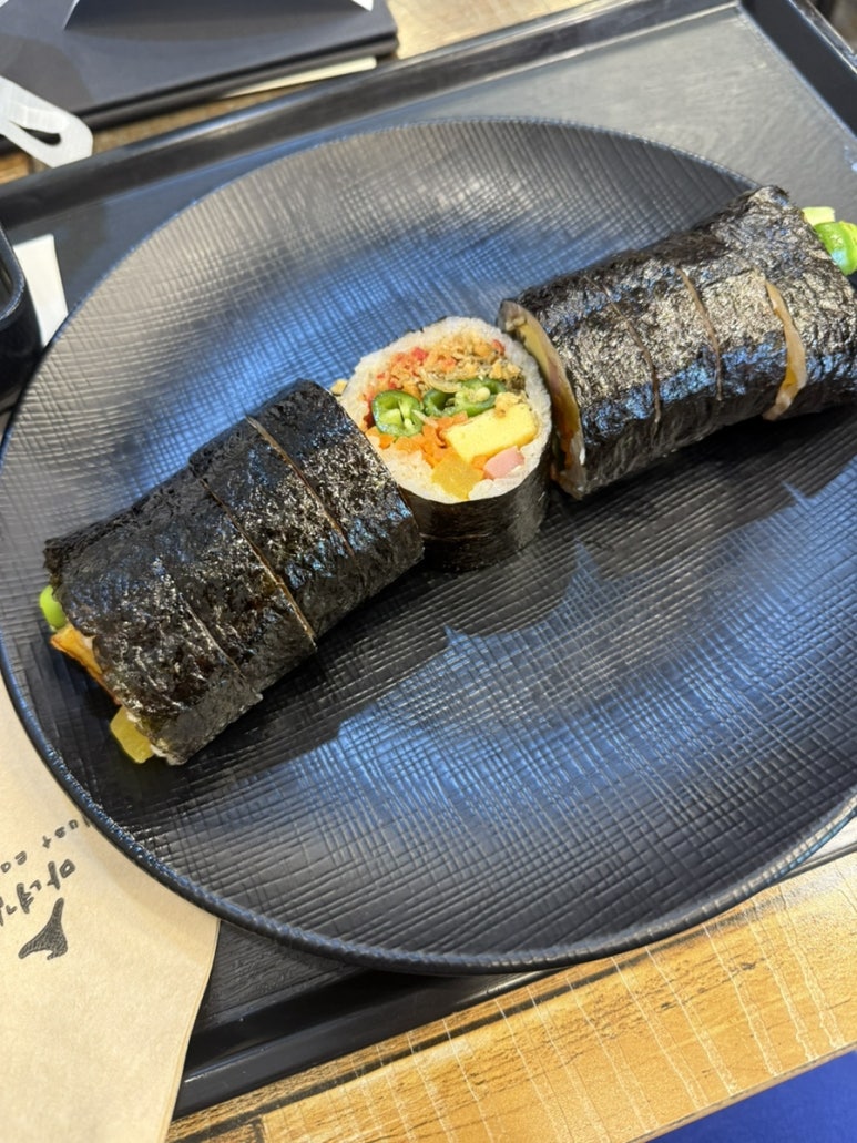 청담동마녀김밥 신사역점 사진 8