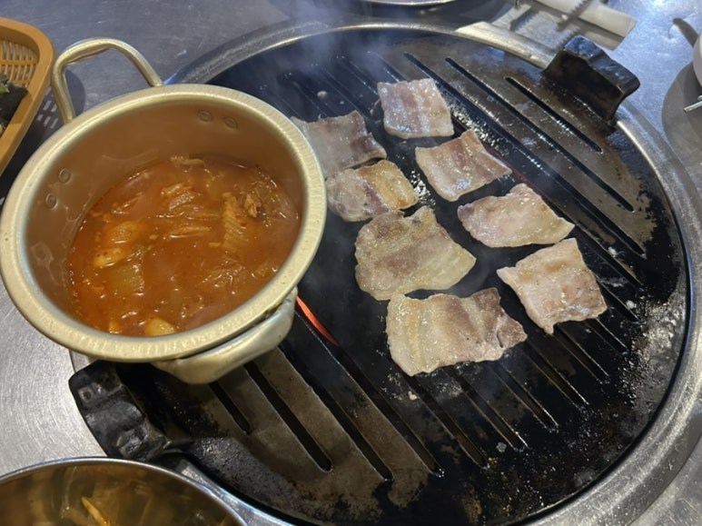 돼지네연탄구이 사진 3