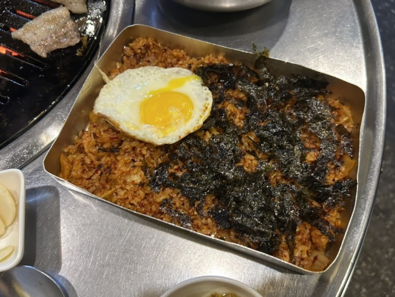 돼지네연탄구이 사진 7