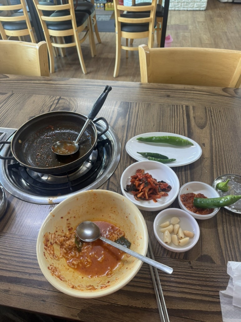 돈이네 생돼지김치찌개전문점 수원1호점 대표 사진