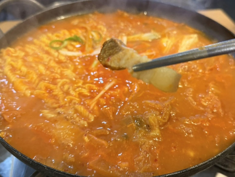 한국인의 솥밥 숯불한우 도야지 사진 2