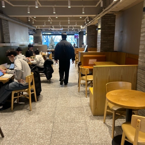 탐앤탐스 종로한올타워점 대표 사진