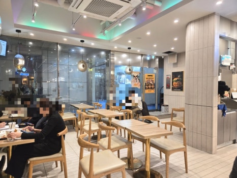 맘스터치 피자앤치킨 대치사거리점 사진 2