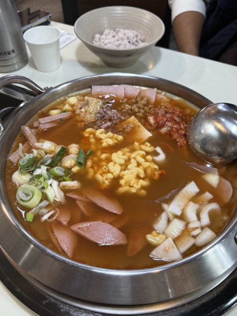 킹콩부대찌개 마포상암점 사진 2