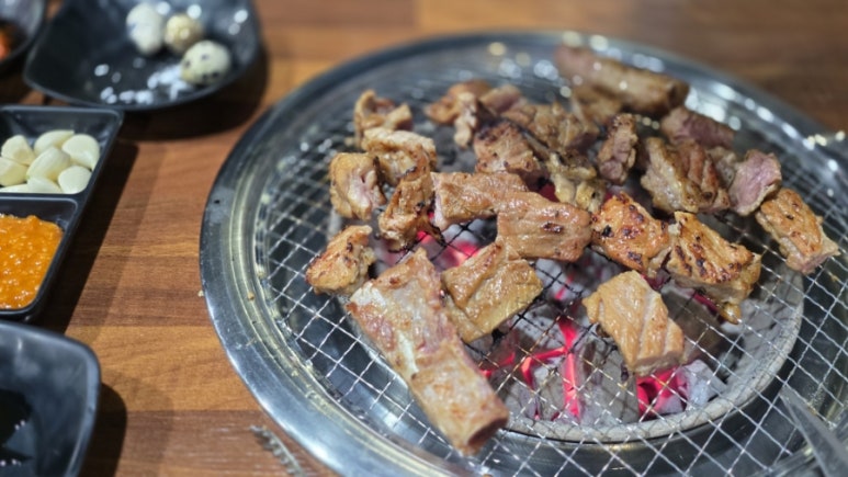 산야초숯불갈비 이미지