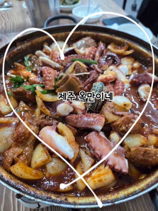 제주 옥만이네: 문어갈비찜 맛집, 가족 여행 필수 코스