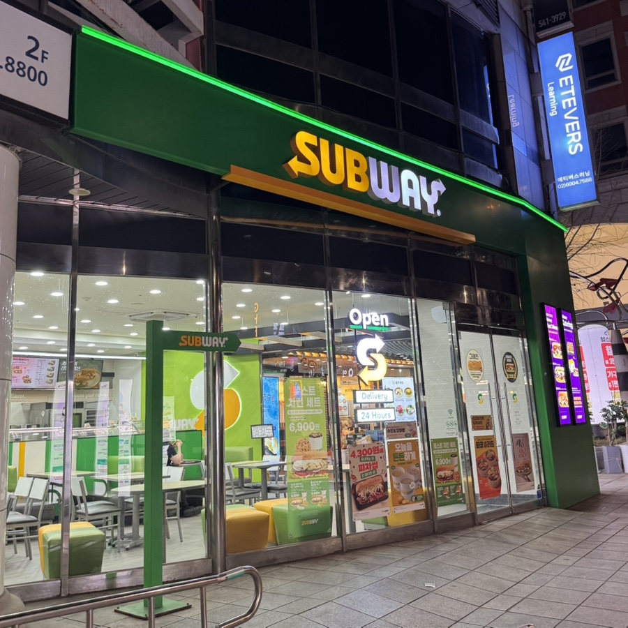 써브웨이 학동역점 사진 5