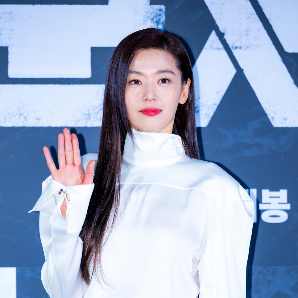 예상 못한 모습이 나왔다… 전지현 11년 만에, 분위기 달라진 이유 이미지 1