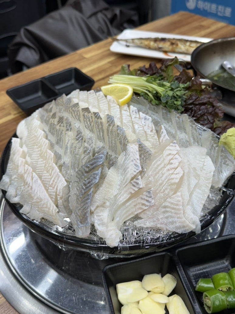 탐나종합어시장 철산역점 사진 8
