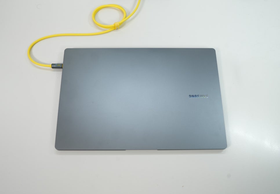 갤럭시북5 프로 NT940XHA-K51A, 14인치 노트북의 표준을 보이다. 이미지 2
