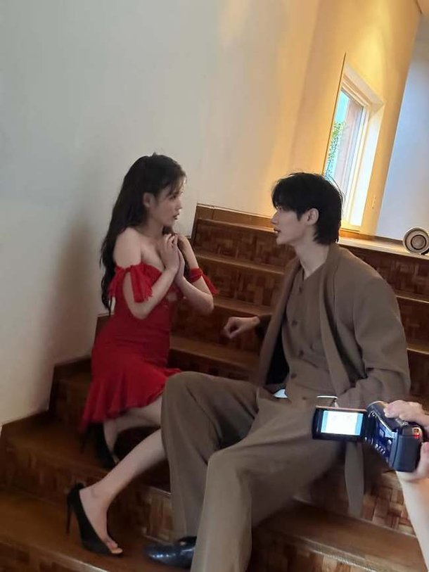 변우석X아이유, 다시 한번 화제 중심에 섰다 이미지 5