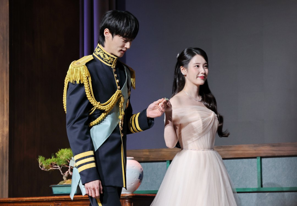 아이유 대군부인 vs 이종석 재혼황후, 관계선이 더 흥미로워졌다는 반응이다 이미지 2