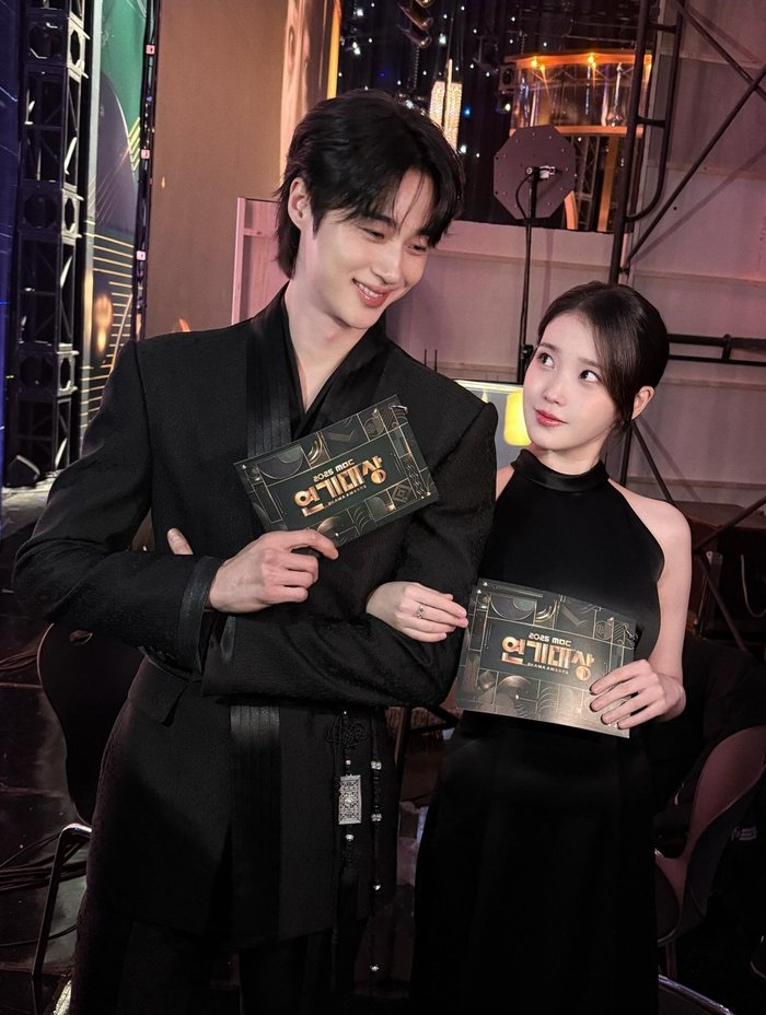 변우석X아이유, 다시 한번 화제 중심에 섰다 이미지 3