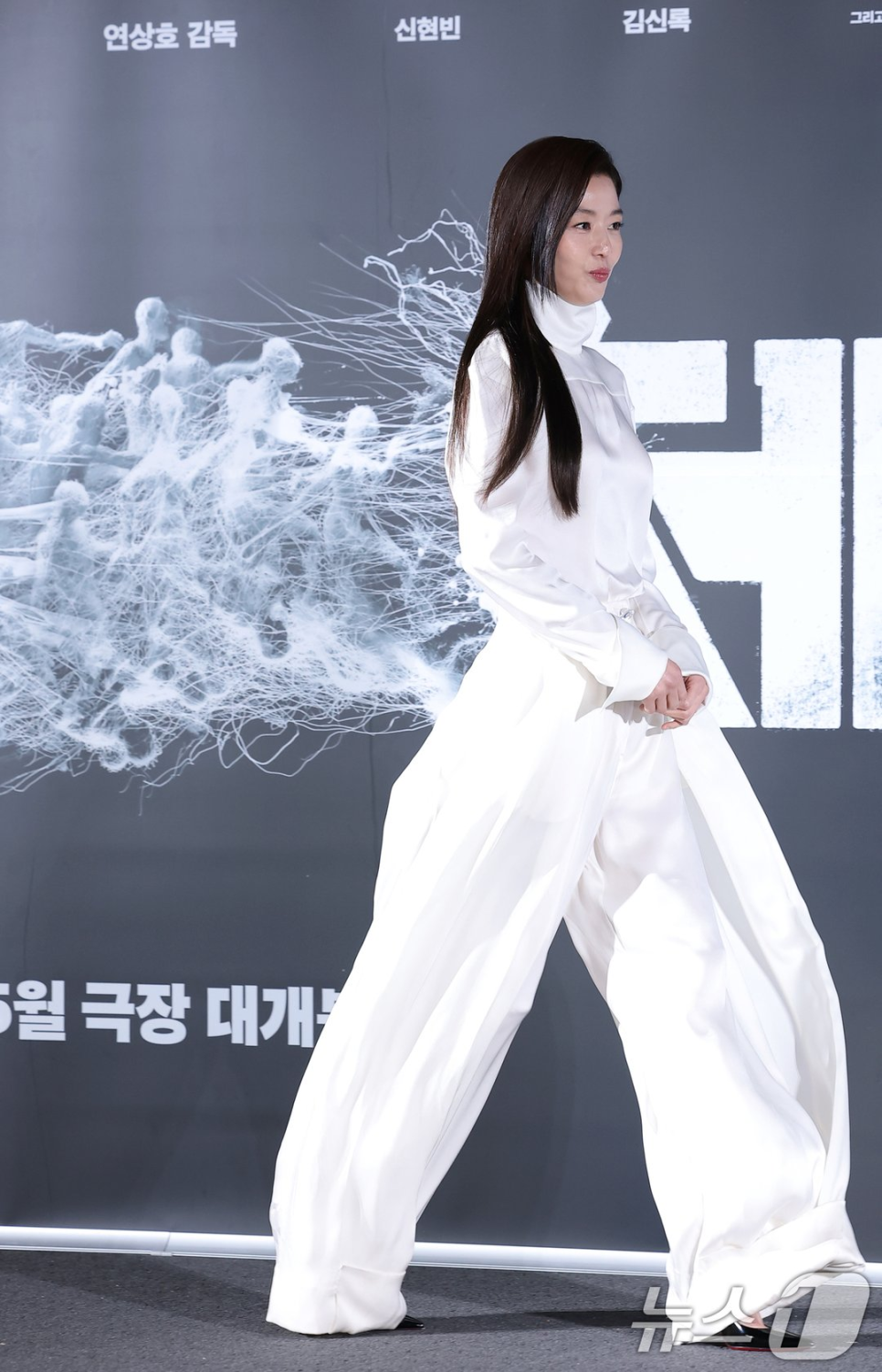 군체, 드디어 출격 준비 마쳤다 이미지 1