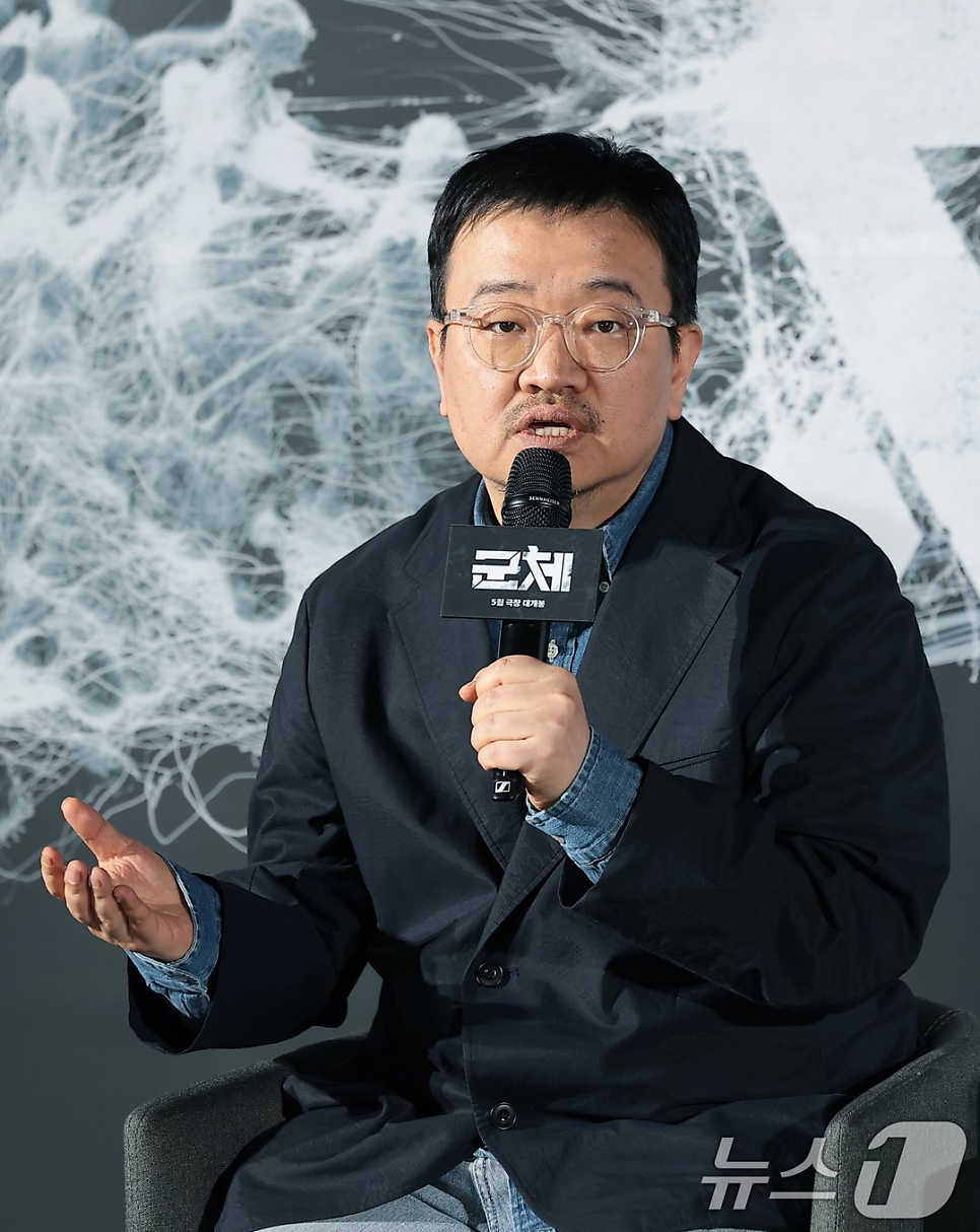 연상호 군체 칸 미드나잇 초청, 이번 작품에서 분위기 확 달라졌다 이미지 4