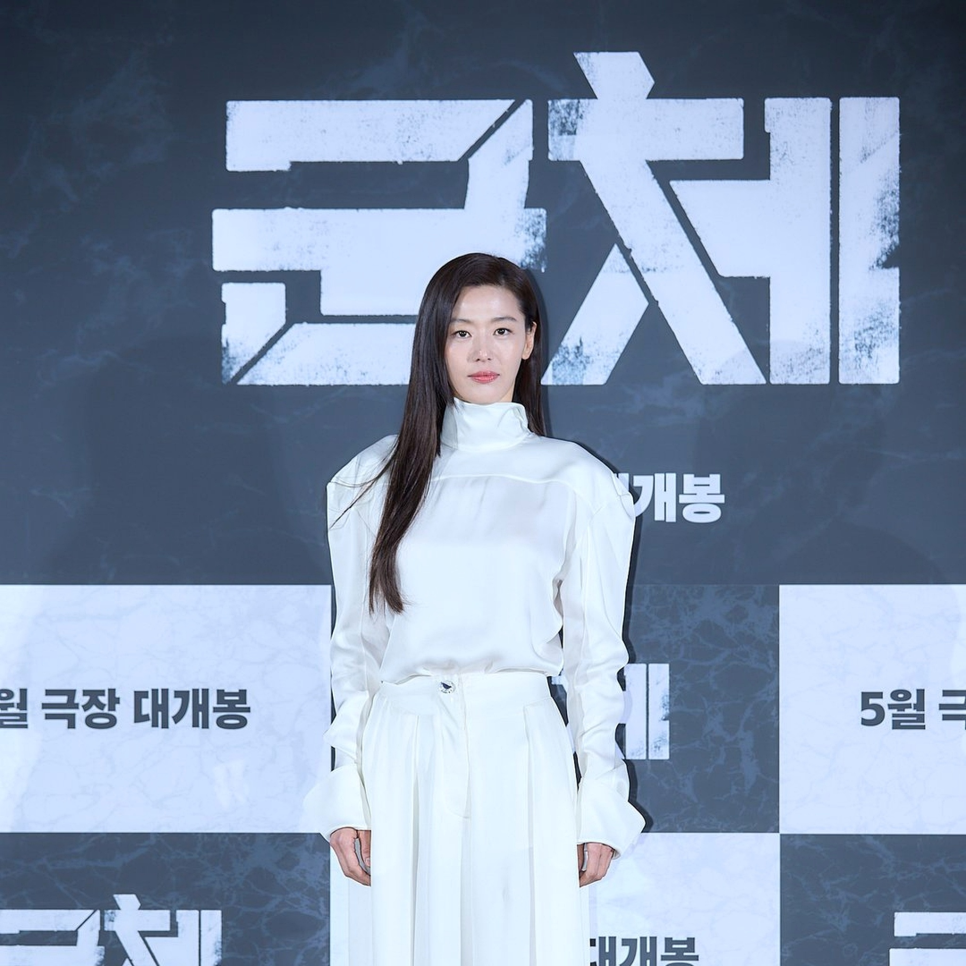 군체, 공개 직후 반응이 폭발했다 이미지 1