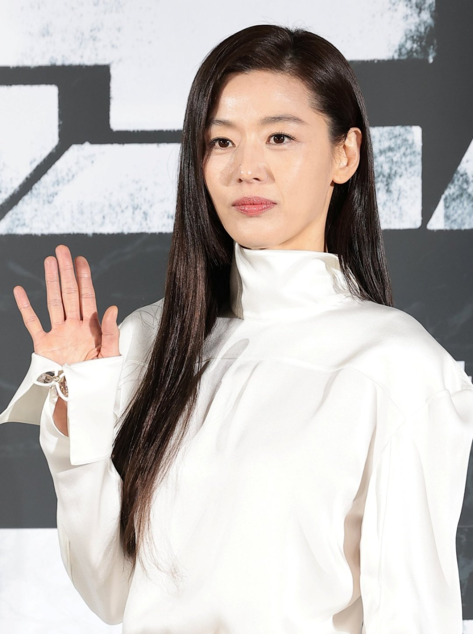 군체, 공개 직후 반응이 폭발했다 이미지 4